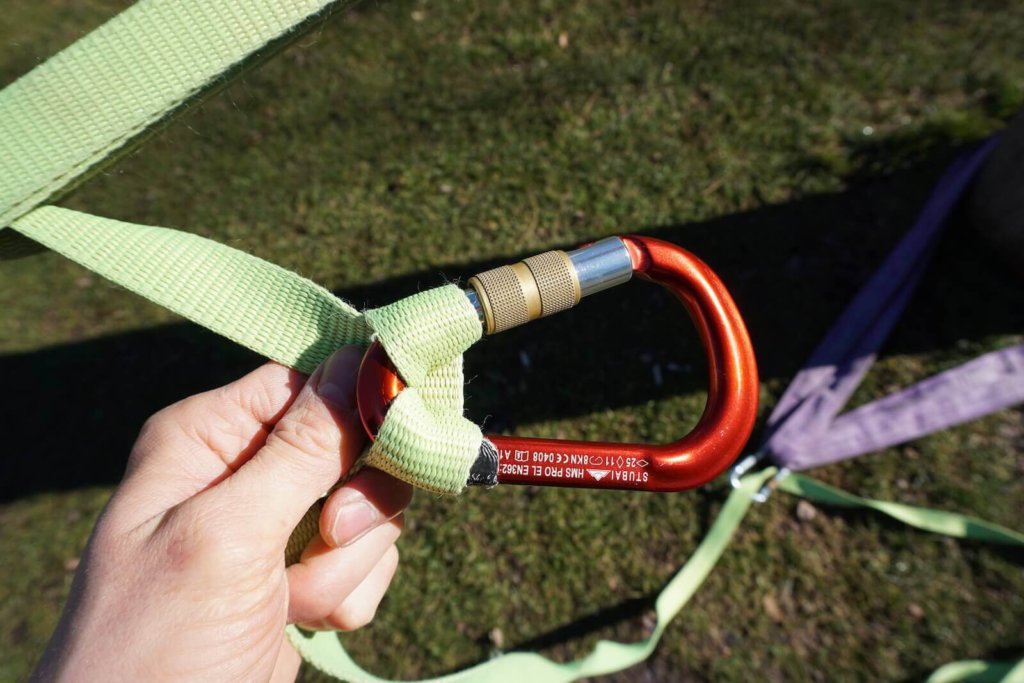 Stabil eingebauter Karabiner in der LIne