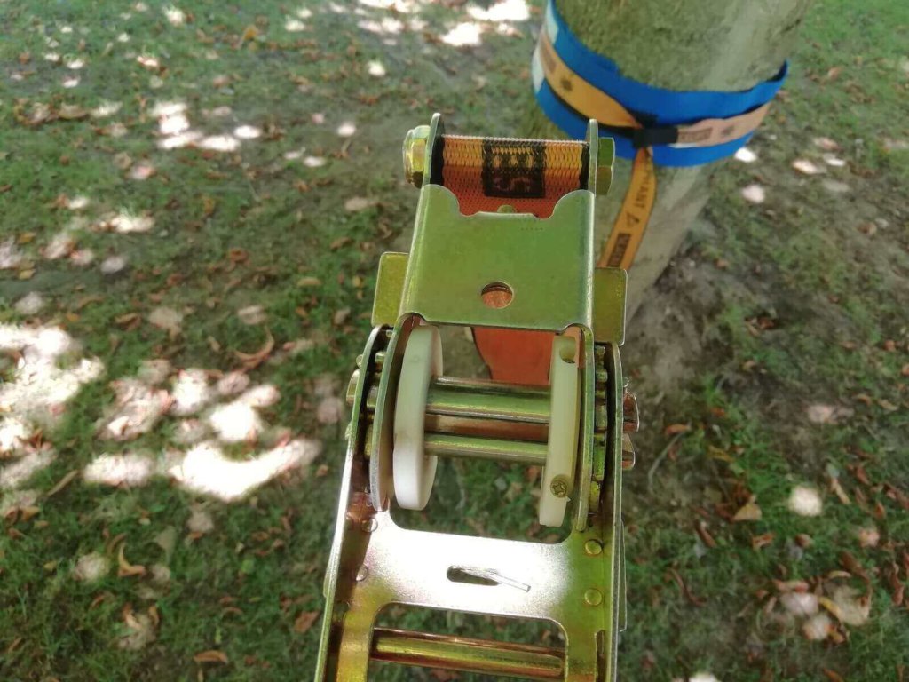 Die Ratsche zum Spannen der Slackline