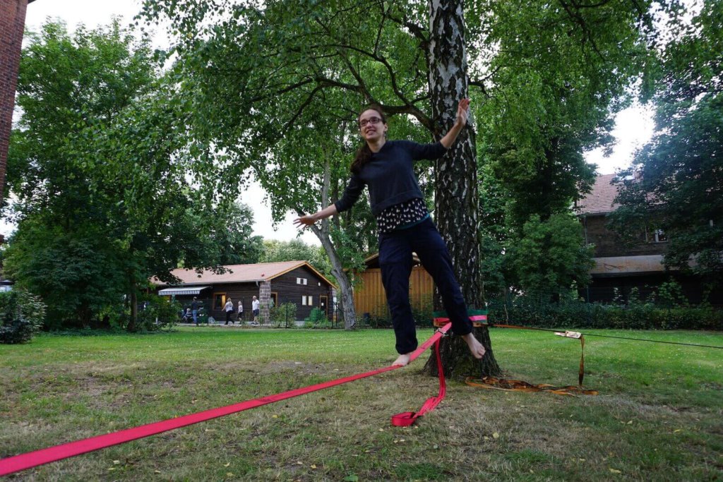 Stehversuche auf der Slackline