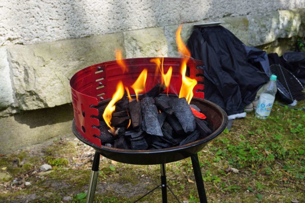 Grillen in der Pause des Slackline Workshops